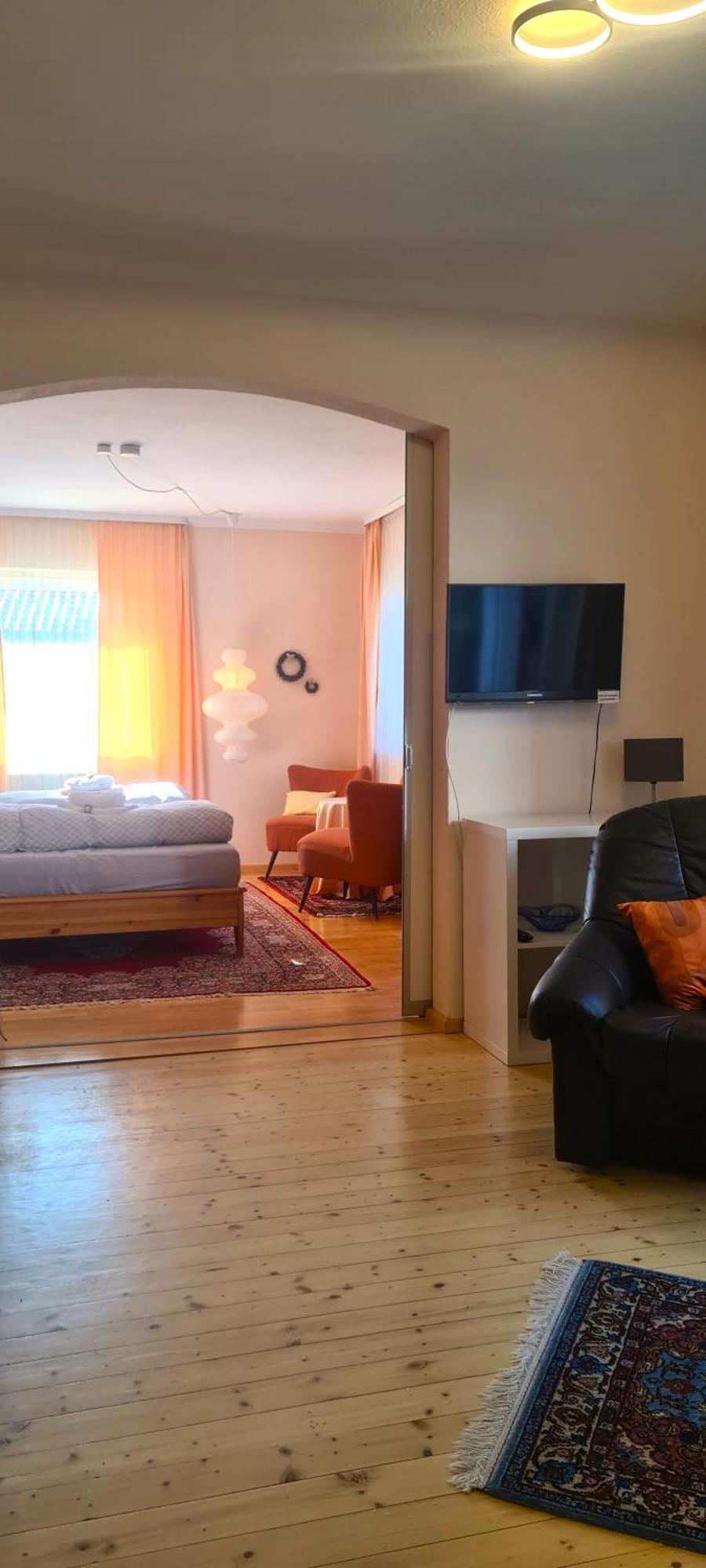 Vintage-neu Teilrenoviert Appartement *